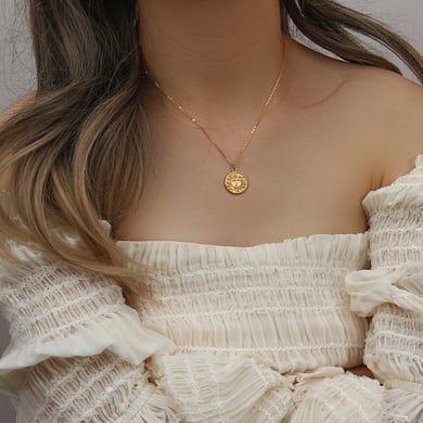 Collar con colgante clásico de acero inoxidable con diseño de sol y luna en color dorado para mujer, serie clásica, 1 unidad h5 Imagen2