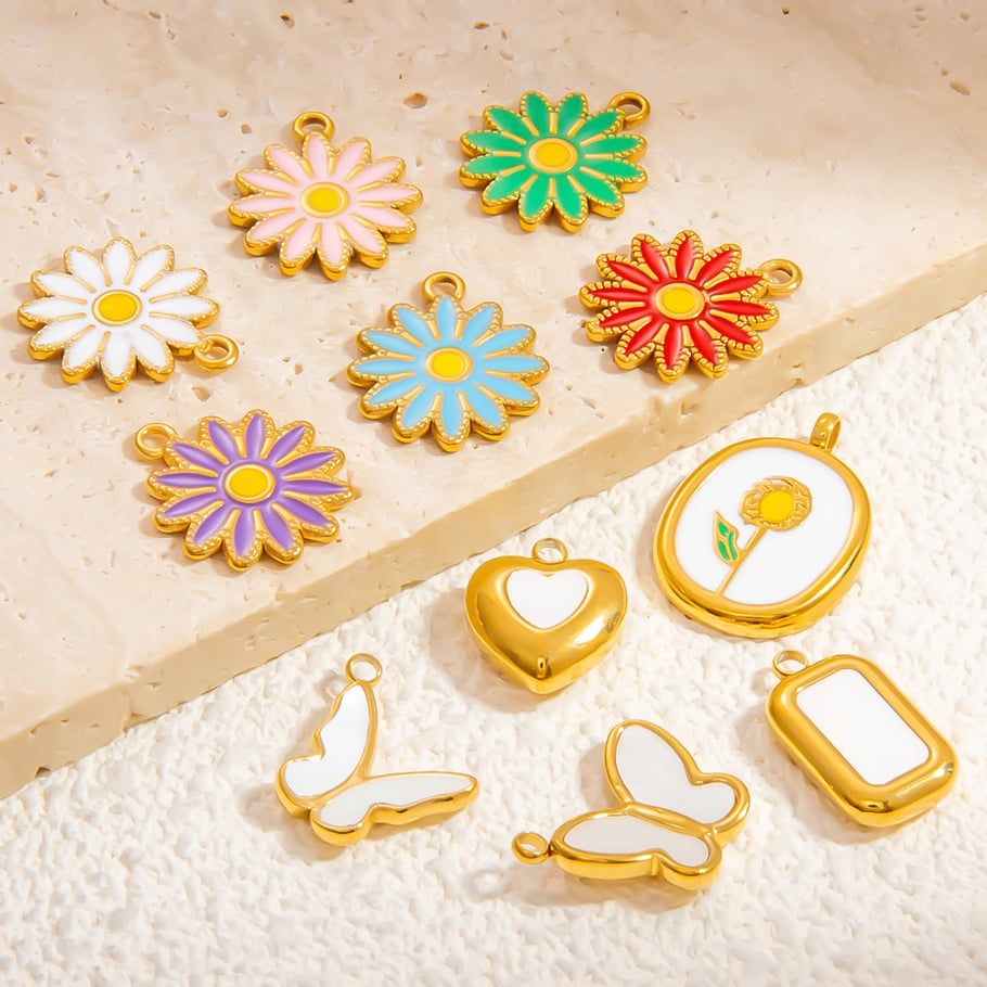 1 pieza de colgantes de acero inoxidable dorados con diseño de flores románticas para mujer Imagen2