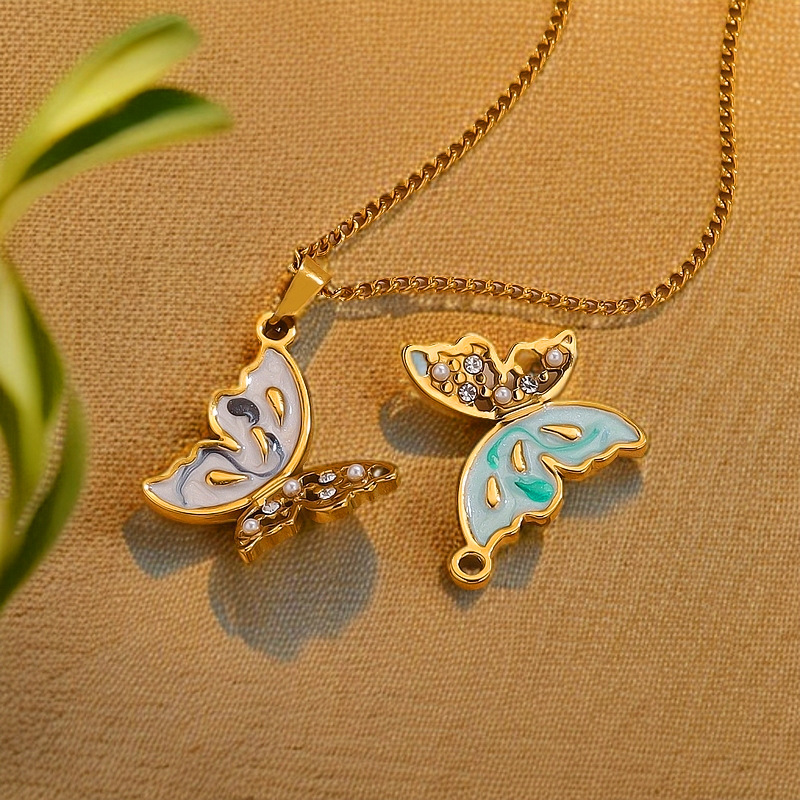 1 pieza de colgantes de acero inoxidable con diseño de animales dulces y románticos de color dorado con diamantes de imitación para mujer Imagen2