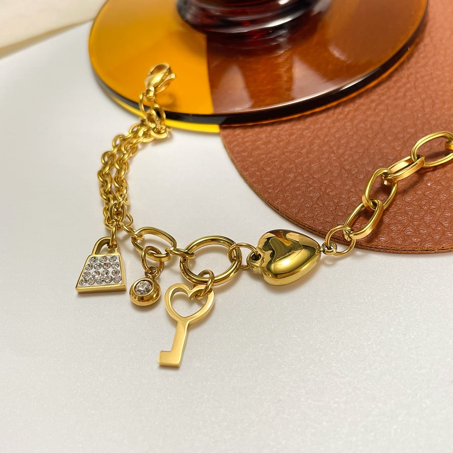 1 Piece Exquisite Series Stylish Heart Stainless Steel Gold Color Women's Charm Bracelets Picture2