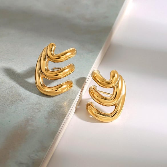 1 par de aretes tipo botón de acero inoxidable de color dorado con forma de anillo minimalista de la serie Designable para mujer