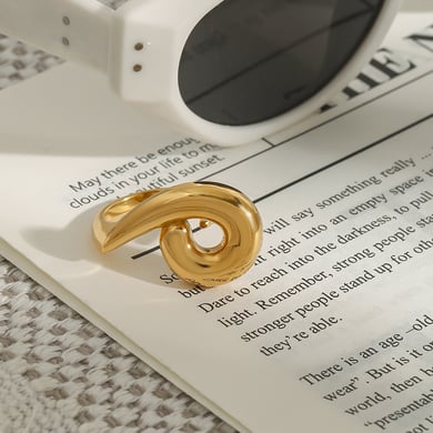Anillos individuales de acero inoxidable dorados para mujer, serie simple, estilo europeo y americano, 1 unidad h5 Imagen2