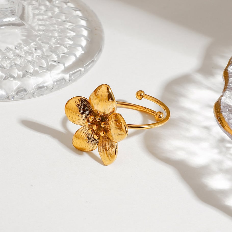 Anillos ajustables para mujer de acero inoxidable color dorado con diseño de flores estilo romántico de la serie Ins. Imagen2