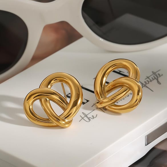 1 par de fascinantes pendientes de botón de acero inoxidable en color dorado con forma de corazón y nudo para mujer 2
