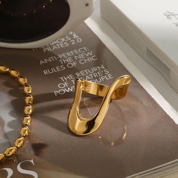 Anillos individuales de mujer de acero inoxidable color dorado con forma de línea irregular de serie minimalista de 1 pieza