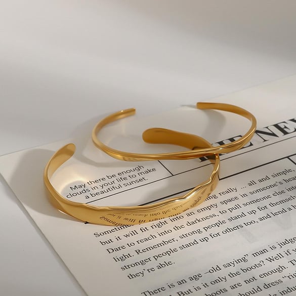 1 Stück Shining Series Unregelmäßiger Ringförmiger Edelstahl Goldfarbener Damenarmreif 2