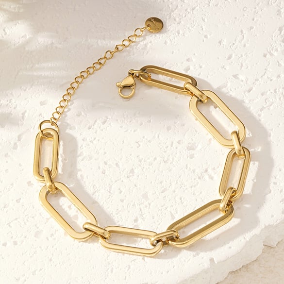 1 Stück Minimalist Series Klassische einfarbige ringförmige Titanstahl-Goldfarbene Damen-Kettenarmbänder