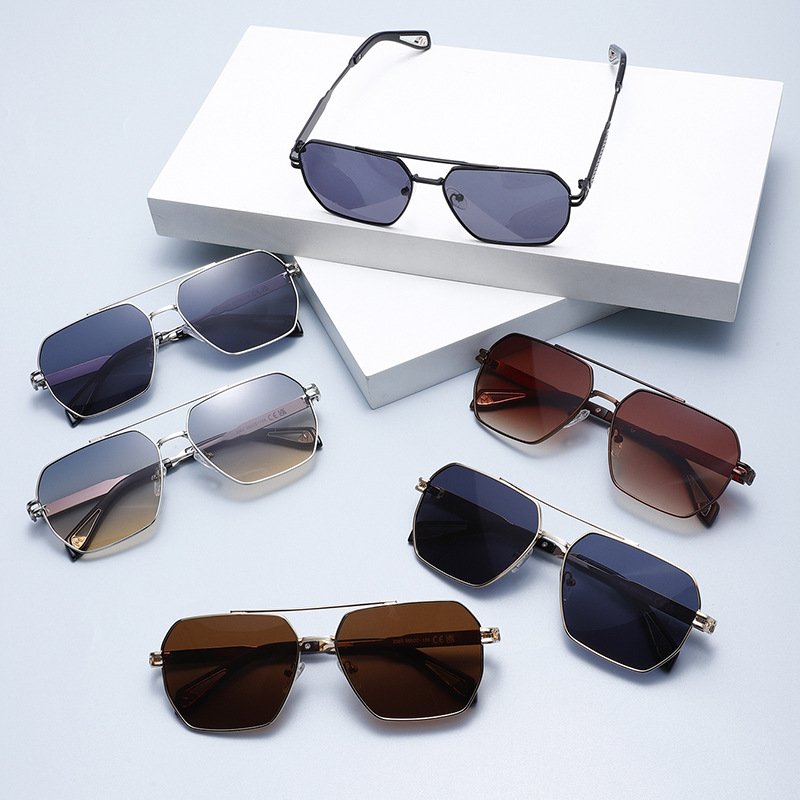 1 Pair of Retro Square - frame Metal Women's Sunglasses Picture3