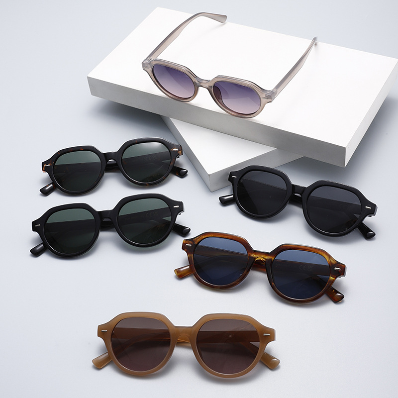 1 Pair of Retro and Casual Round - frame Women's Sunglasses Picture3