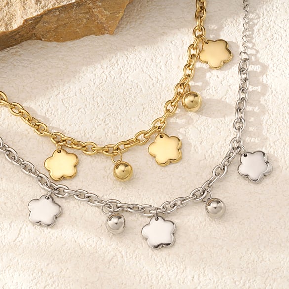 1 Stück Glanzserie Elegante Blumenform Titanstahl Goldfarben Damen-Charm-Armbänder
