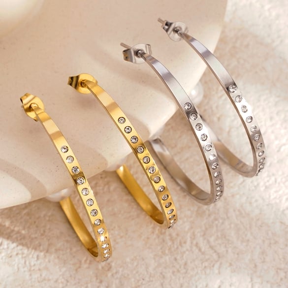 1 Paar elegante Creolen aus Titanstahl in Goldfarbe für Damen 2