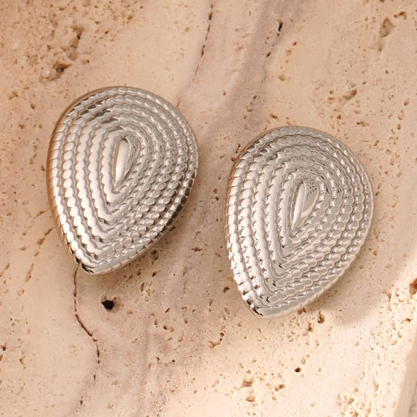 1 par de pendientes de botón de acero de titanio color plata con diseño llamativo de serie elegante para mujer 2