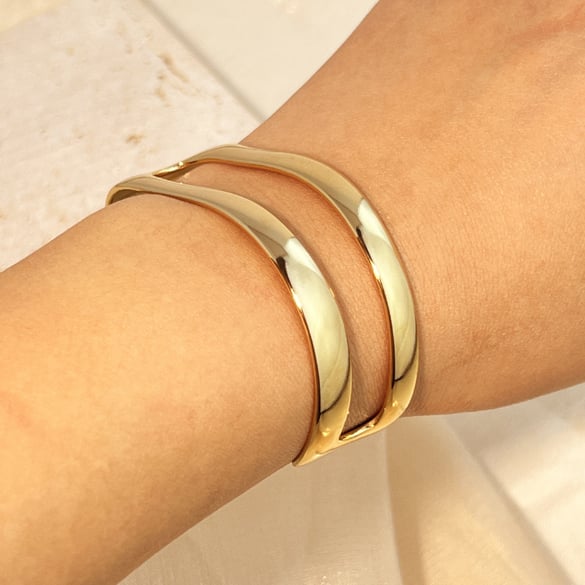 1 Stück Simple Series Edelstahl Aushöhlen Goldfarbene Damen Armreifen 2