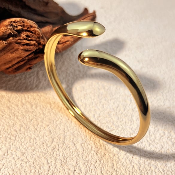 1 Stück klassische einfarbige Damenarmreifen aus Edelstahl in Goldfarbe
