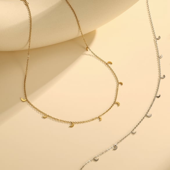 Collar con colgante de acero de titanio color dorado y luna clásica de la serie Shining para mujer, 1 pieza