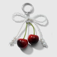 1 white imitation pearl bow keychain 