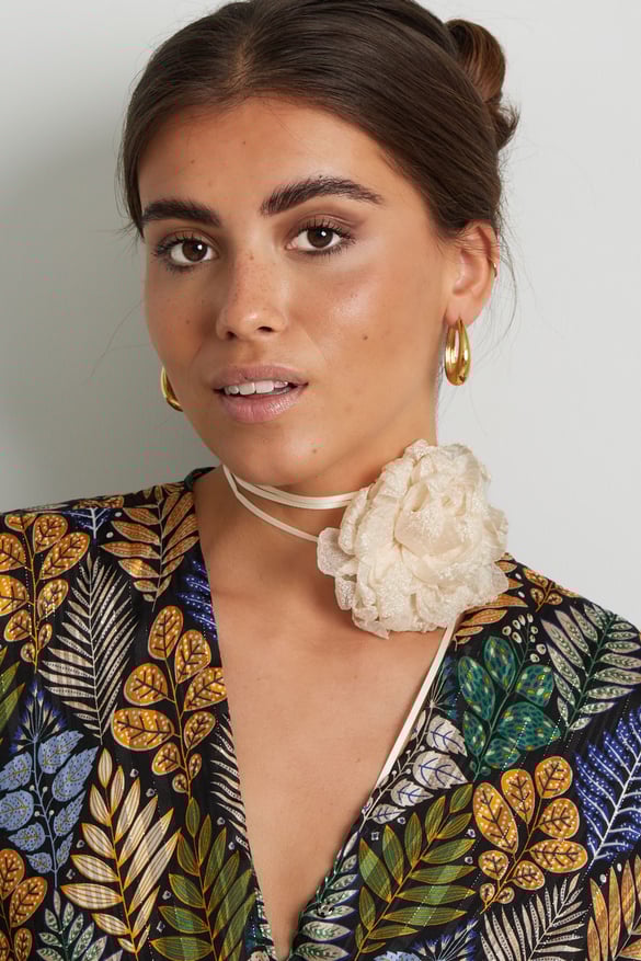 Nastro collana con fiore - lilla 2