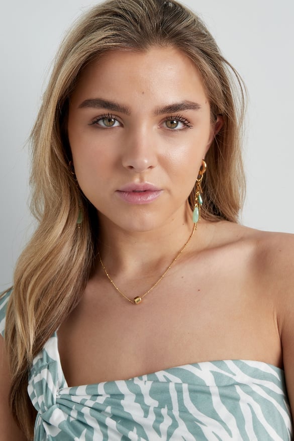 simple necklace with balls 2