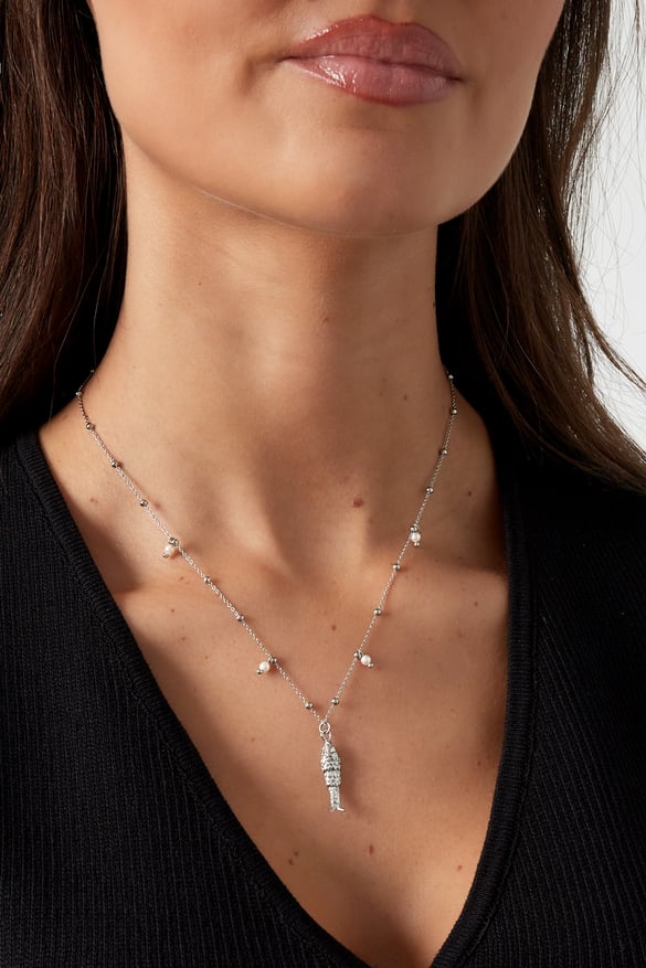 basic necklace with fish