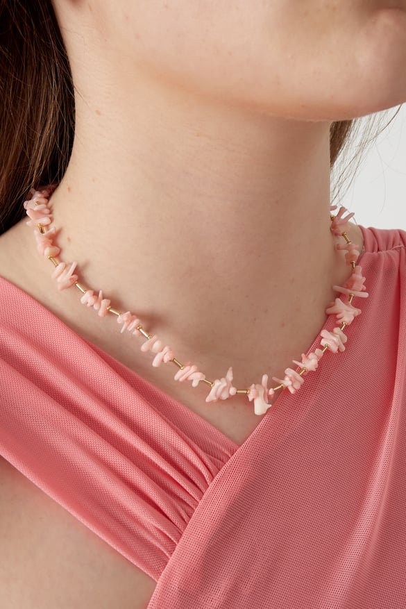 Collier à breloques corail