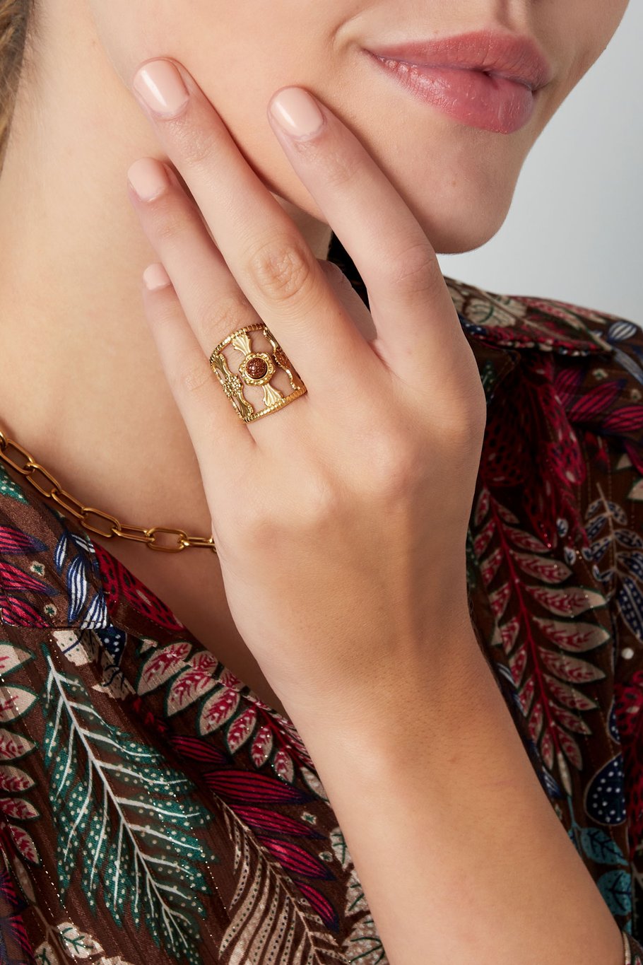 Anmutiger Ring mit Stein  Bild3