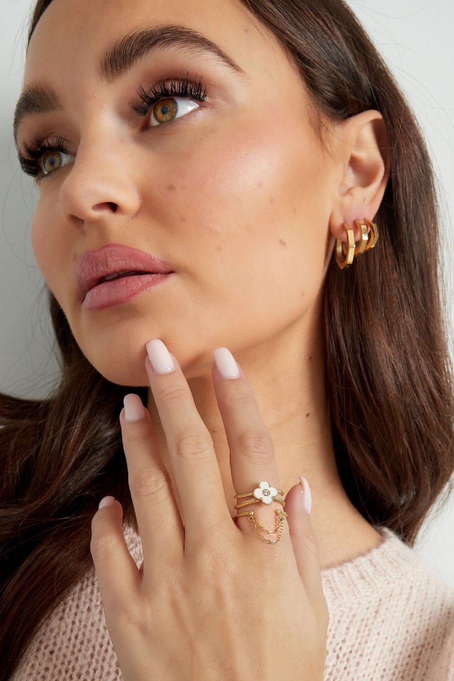 Ring with flower and chain - black/Gold color Picture2