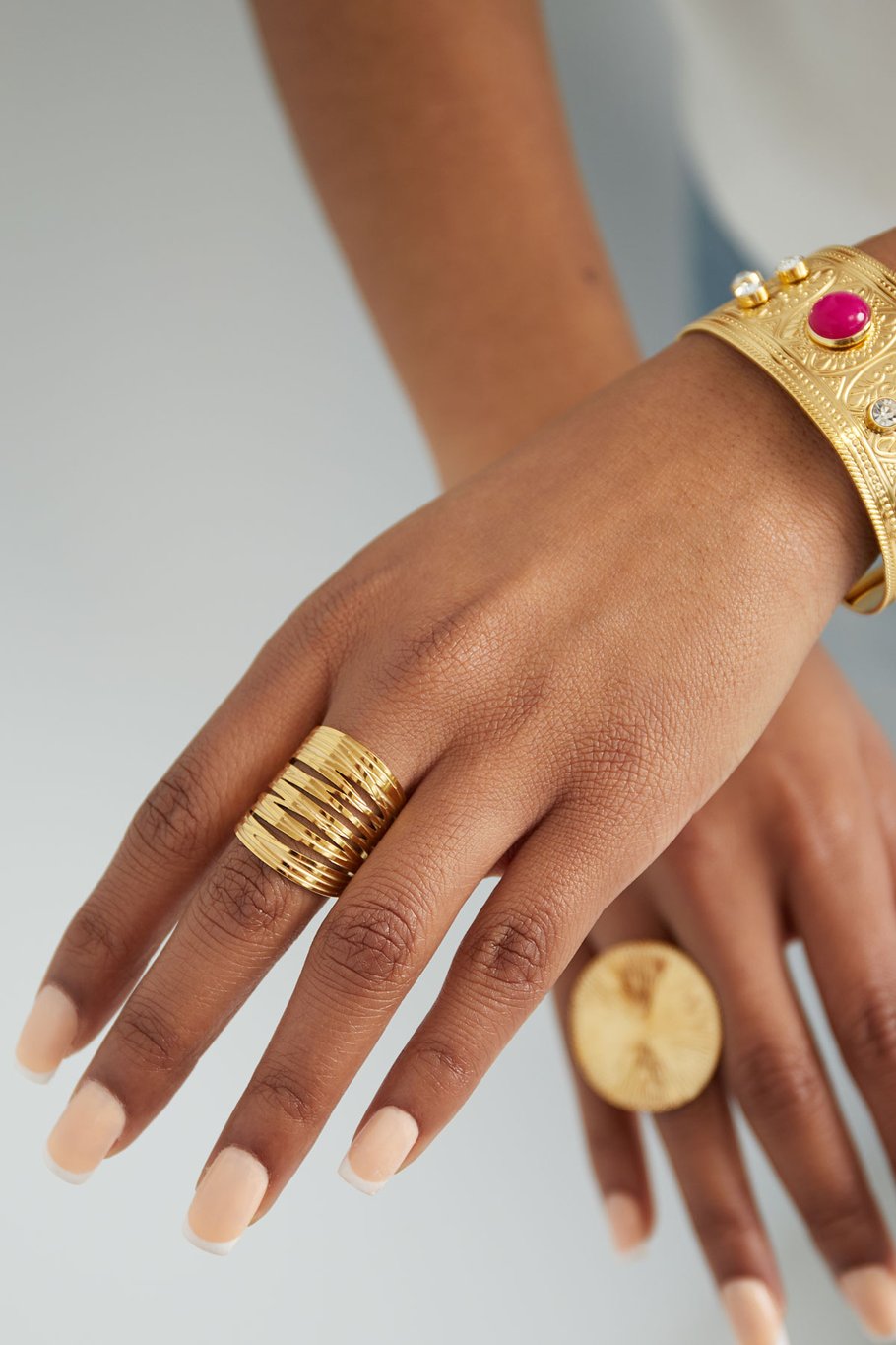 Anello aperto lungo e di grande effetto - Colore oro Immagine2