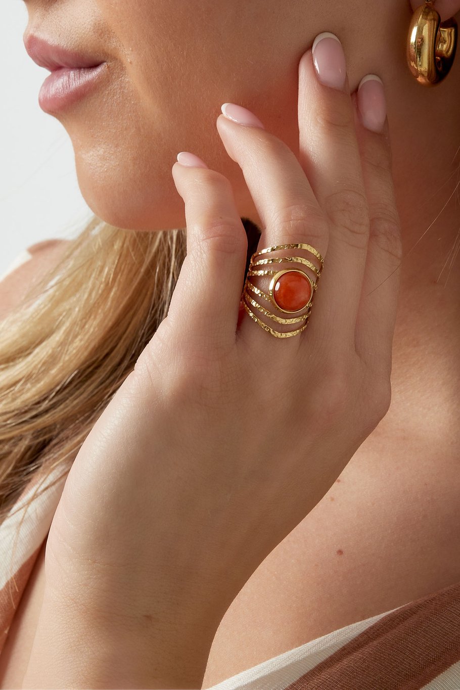 Statement-Ring mit Stein – Goldfarbe - Goldfarbefarbe Bild2