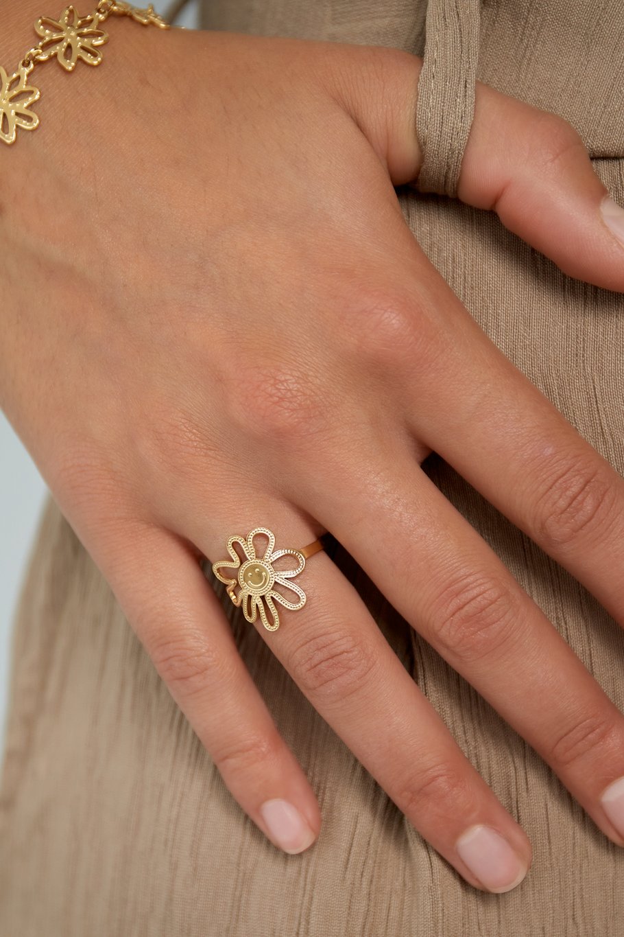 happy flower girl ring Picture2