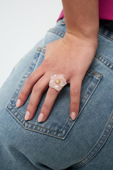 Ring mit floralem Glückseligkeitssymbol - Goldfarben h5 Bild2