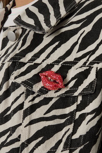 Lips brooch h5 Picture2