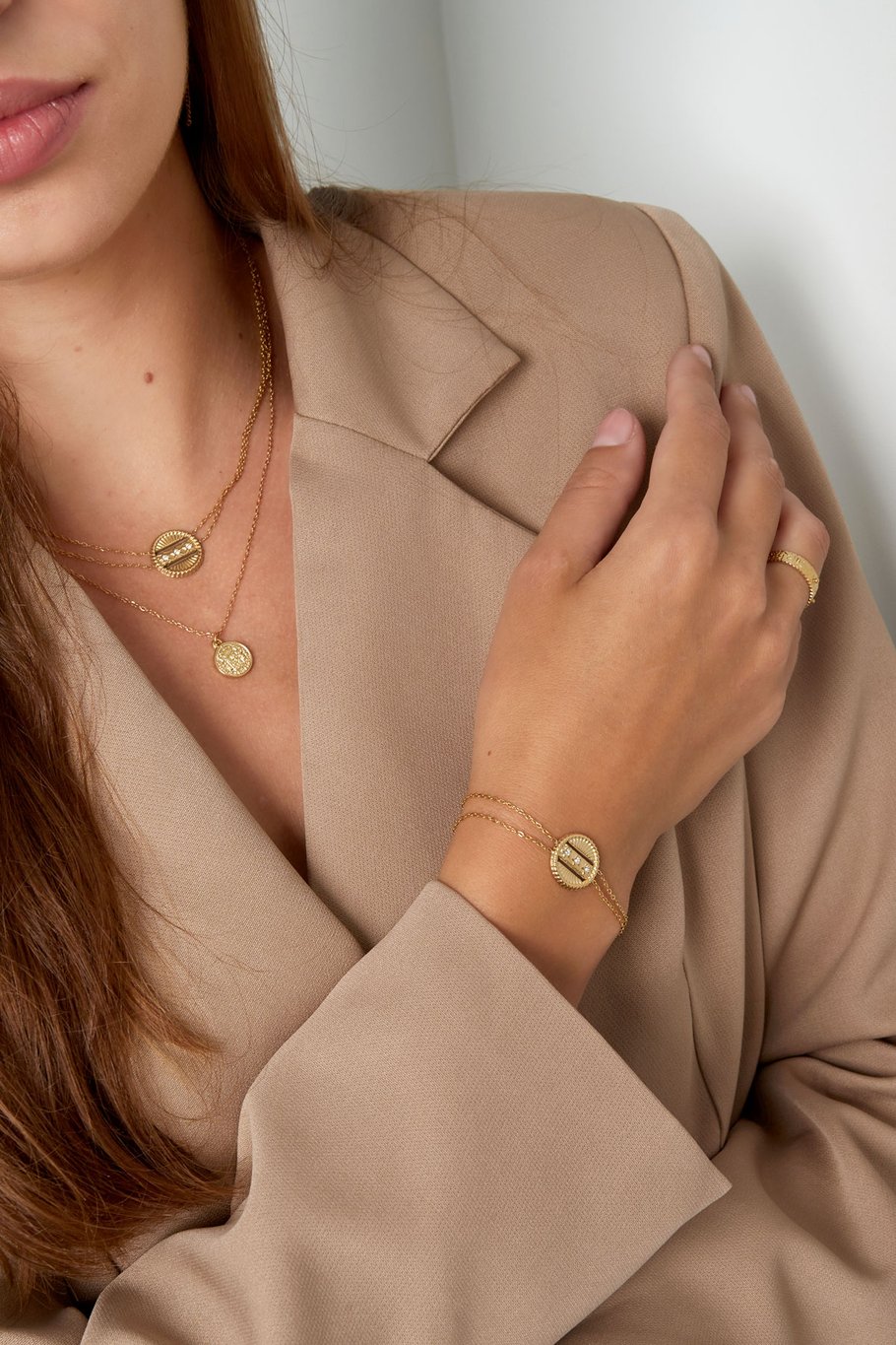 Armband mit runder Münze – Goldfarbe - Goldfarbefarbe Bild4