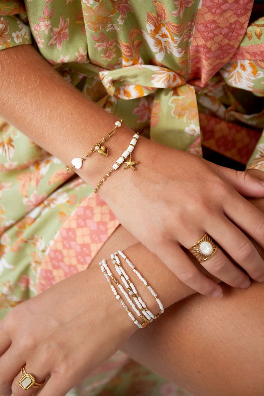 Armband aus Perlen und Seesternen  Bild2