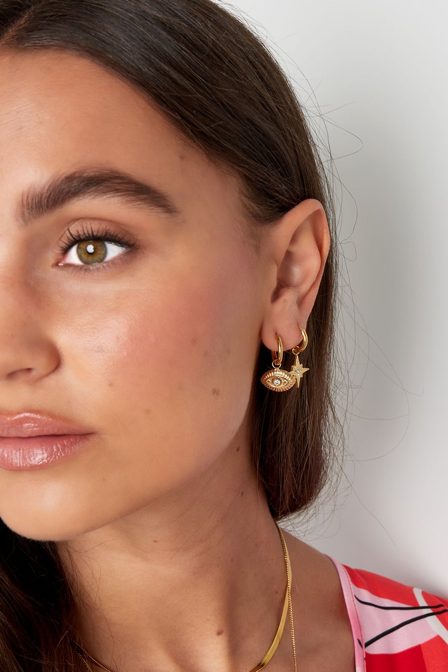 Ohrringe Stern-Charm mit Strass – goldfarbener Edelstahl Bild4