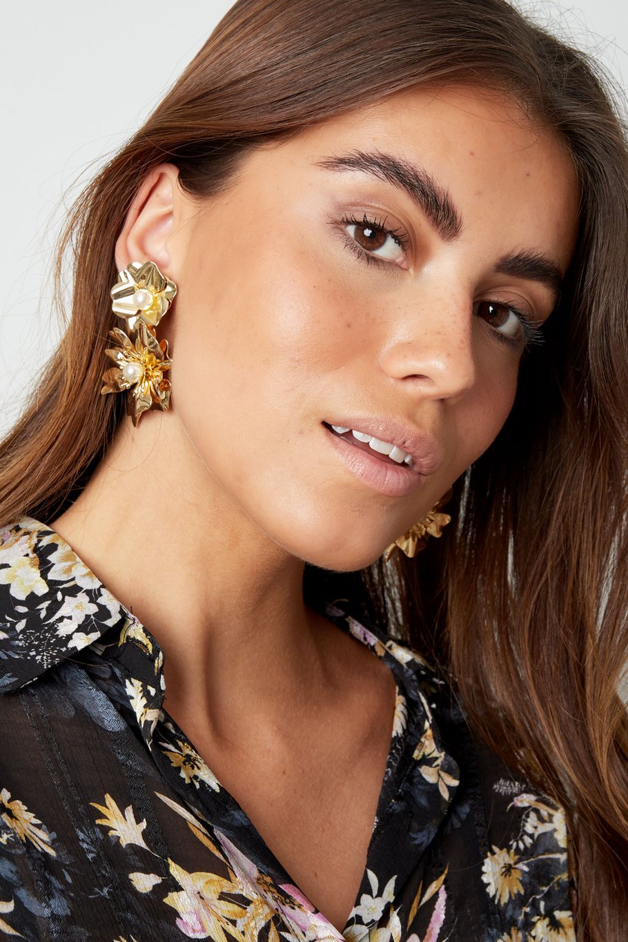 Ohrringe Statement-Blume – Goldfarbe - Goldfarbefarbe Bild4