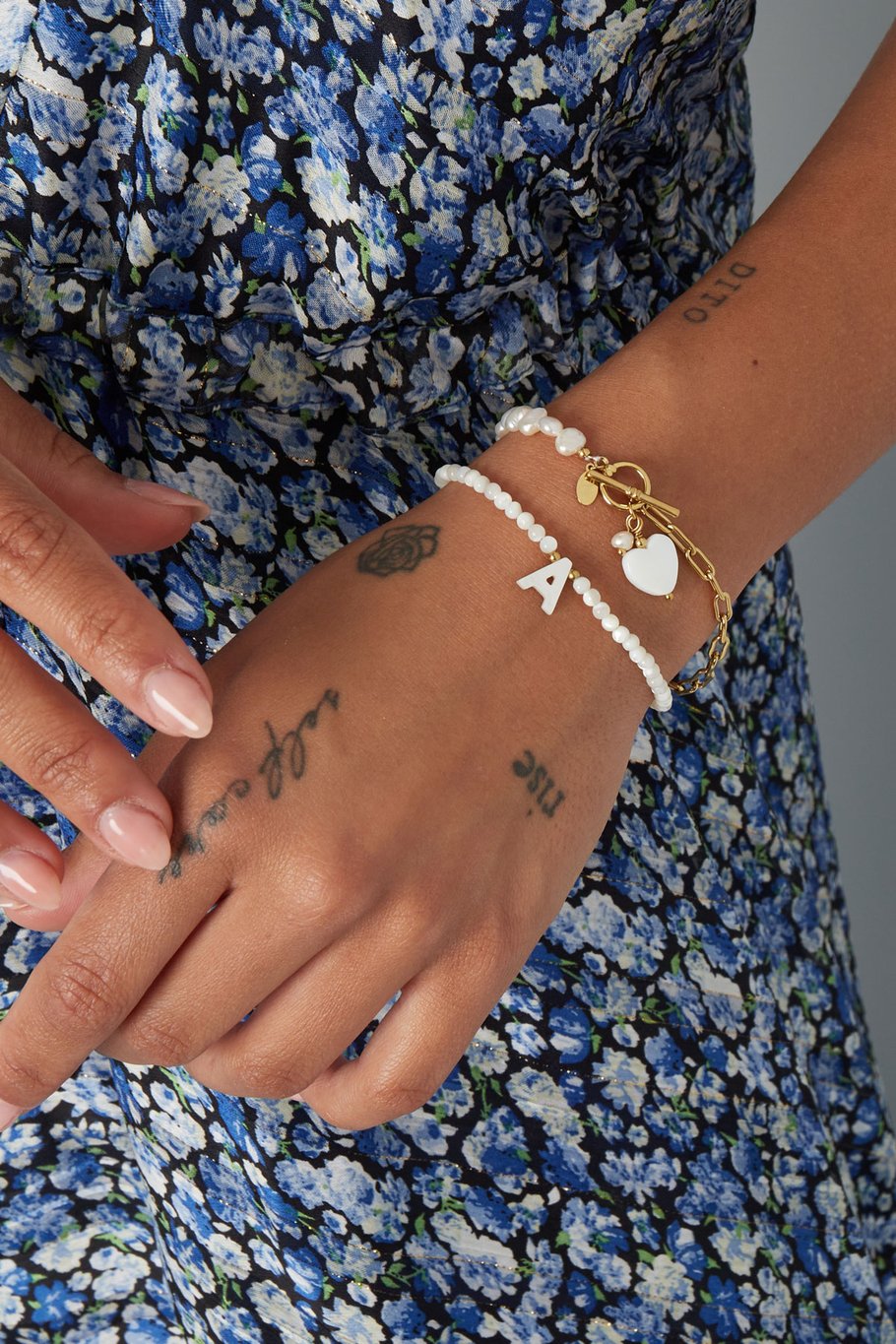 pulsera letra a concha Imagen2