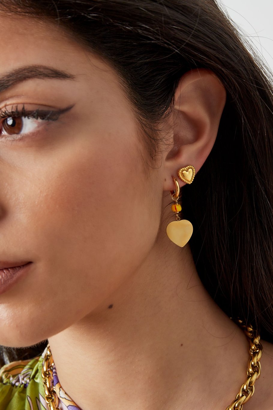 Orecchini charm cuore con dettagli gialli - Colore oro/giallo Immagine3