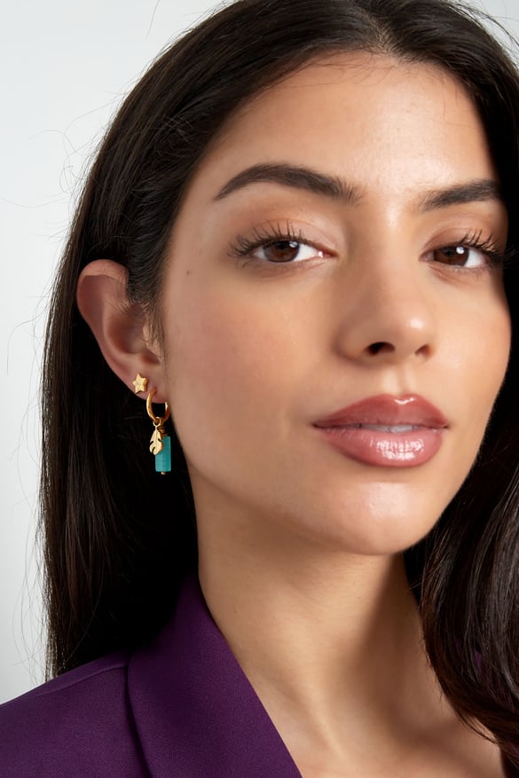 boucle d'oreille bleue avec détail argenté 2