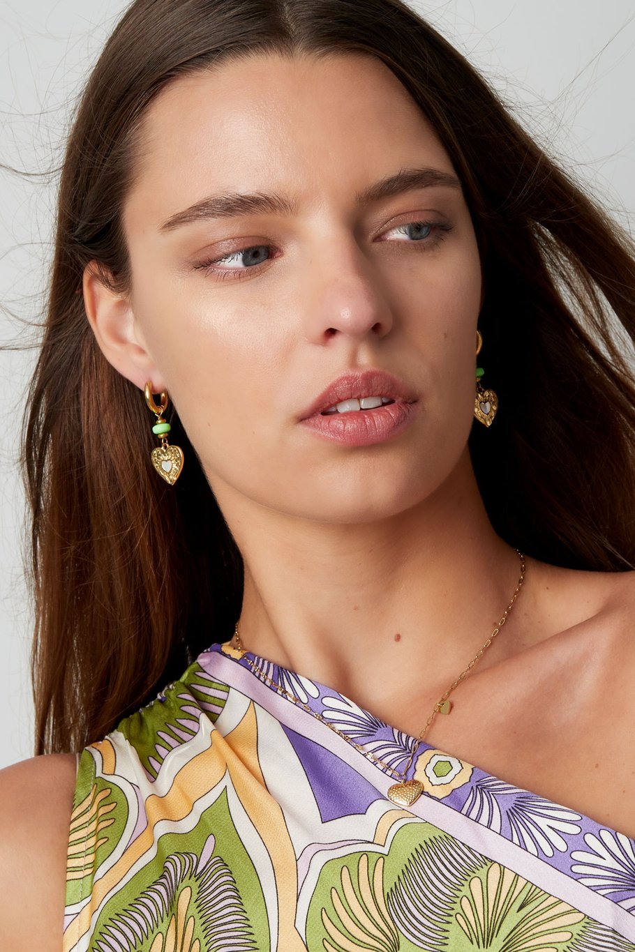 Orecchini cuore moneta con perlina verde - Colore oro/verde Immagine4