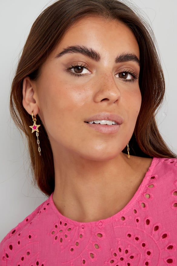 earrings with star and necklace pink