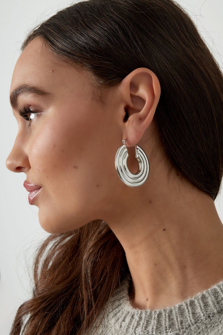 round earrings with pattern Picture4