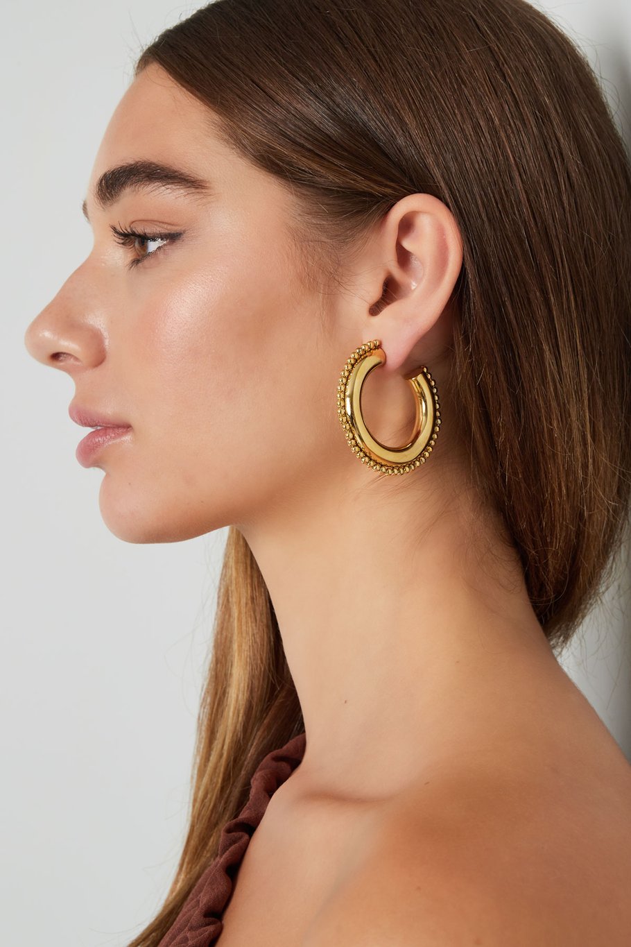 round earrings with dots Picture2