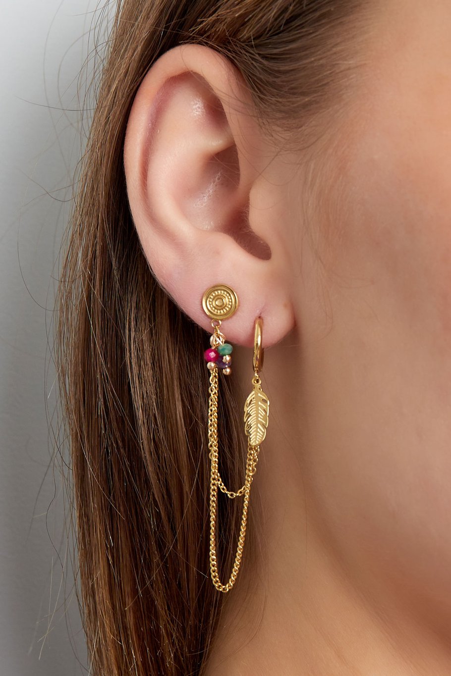Ohrring mit Ohrsteckerperlen und Feder – Goldfarbe - Goldfarbefarbe Bild3