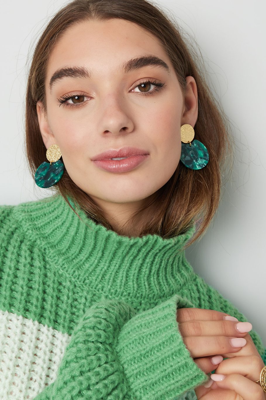 Statement-Ohrringe mit farbigen Details – Goldfarbe/Blau Bild4