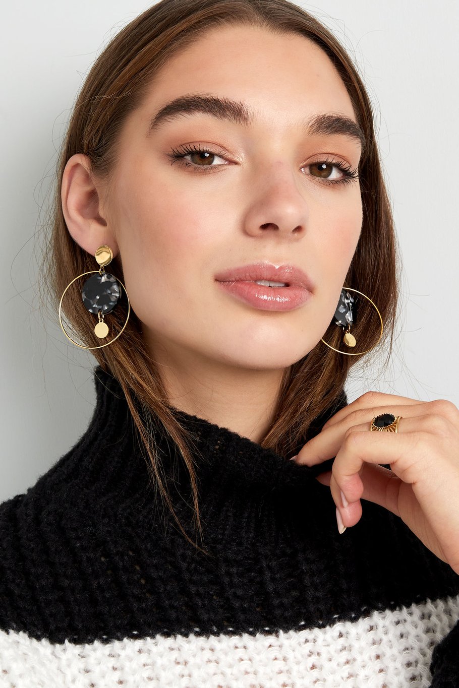 Circle earrings with print - black/Gold color Picture2