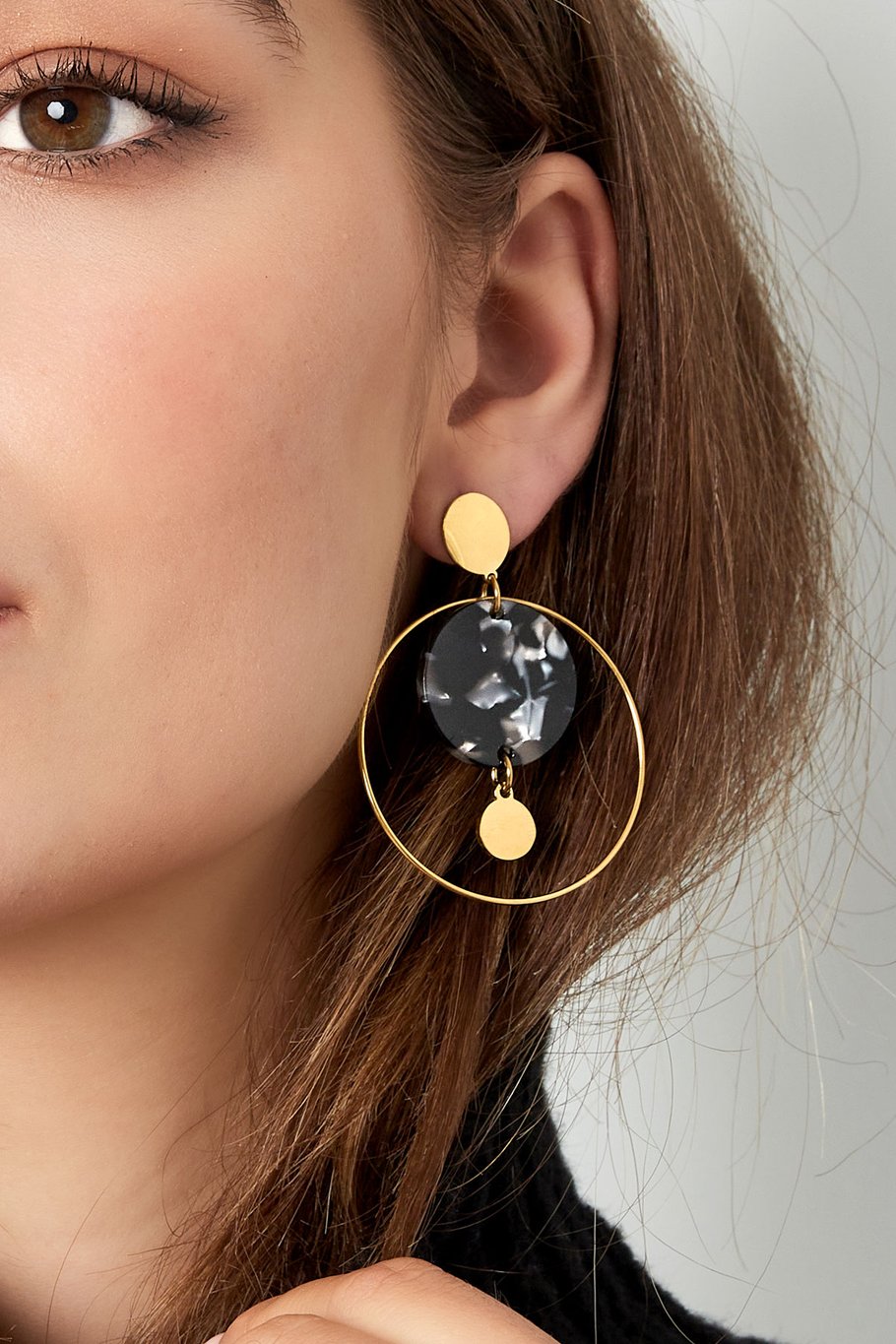 Circle earrings with print - black/Gold color Picture3