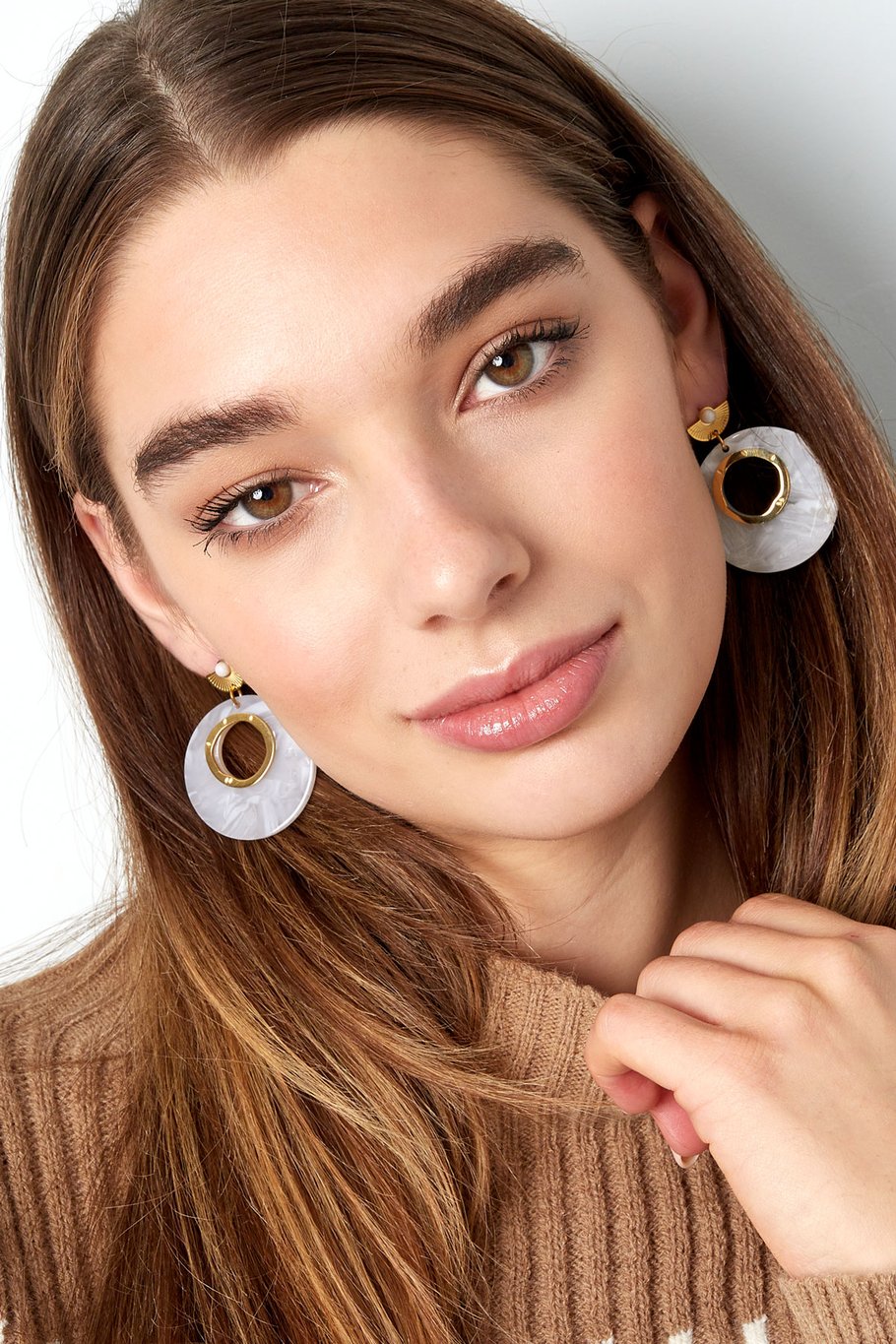 Earrings around white details - Gold color/white h5Picture4