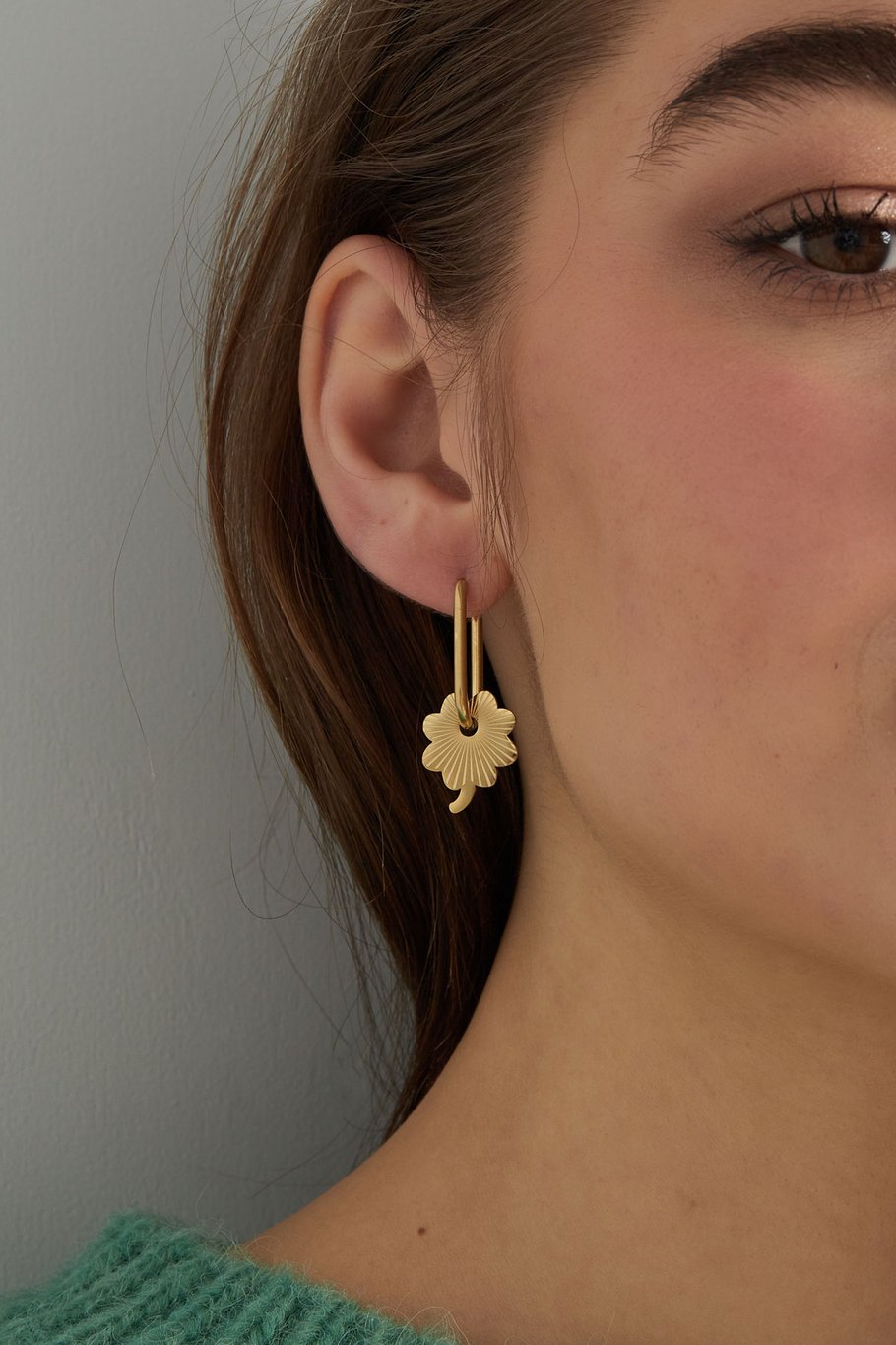 Orecchini allungati con fiore - Colore oro Immagine3
