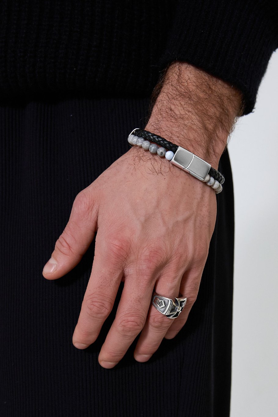 Herrenarmband mit doppeltem Zopf und Perlen – grau Bild3