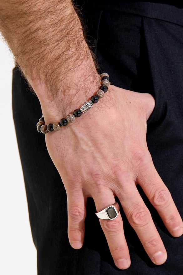 Herrenarmband mit Perlen und Buddha-Details – grau